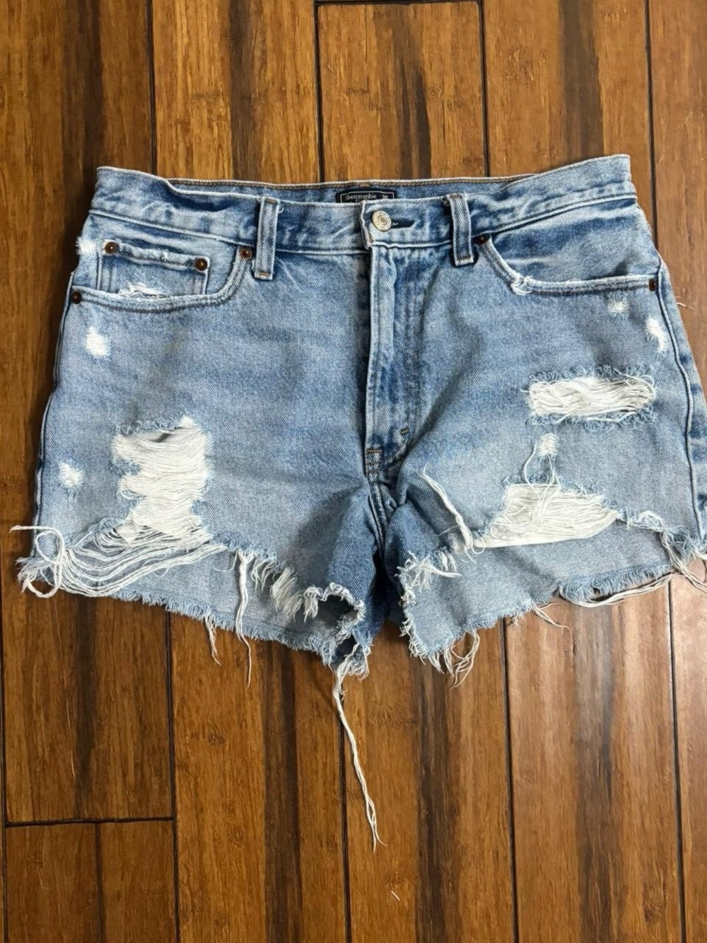 ripped light wash shorts - abercrombie & fitch